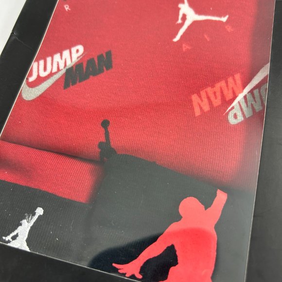 Nike Air Jordan 3 Piece Newborn 0-6 Months Set Bodysuit Hat Bib Jump Man Red NWT - Picture 4 of 7